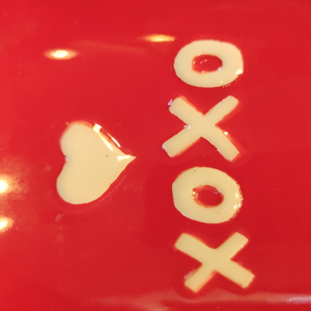 Hallmark heart "hugs & kisses" mug - Picture 8 of 15